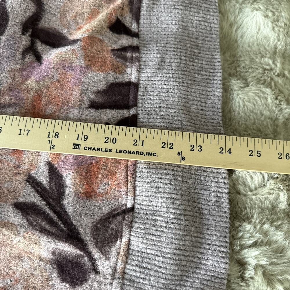 Westbound Tonal Floral Toss Long Sleeve Button Cuff Top - Picture 9 of 10